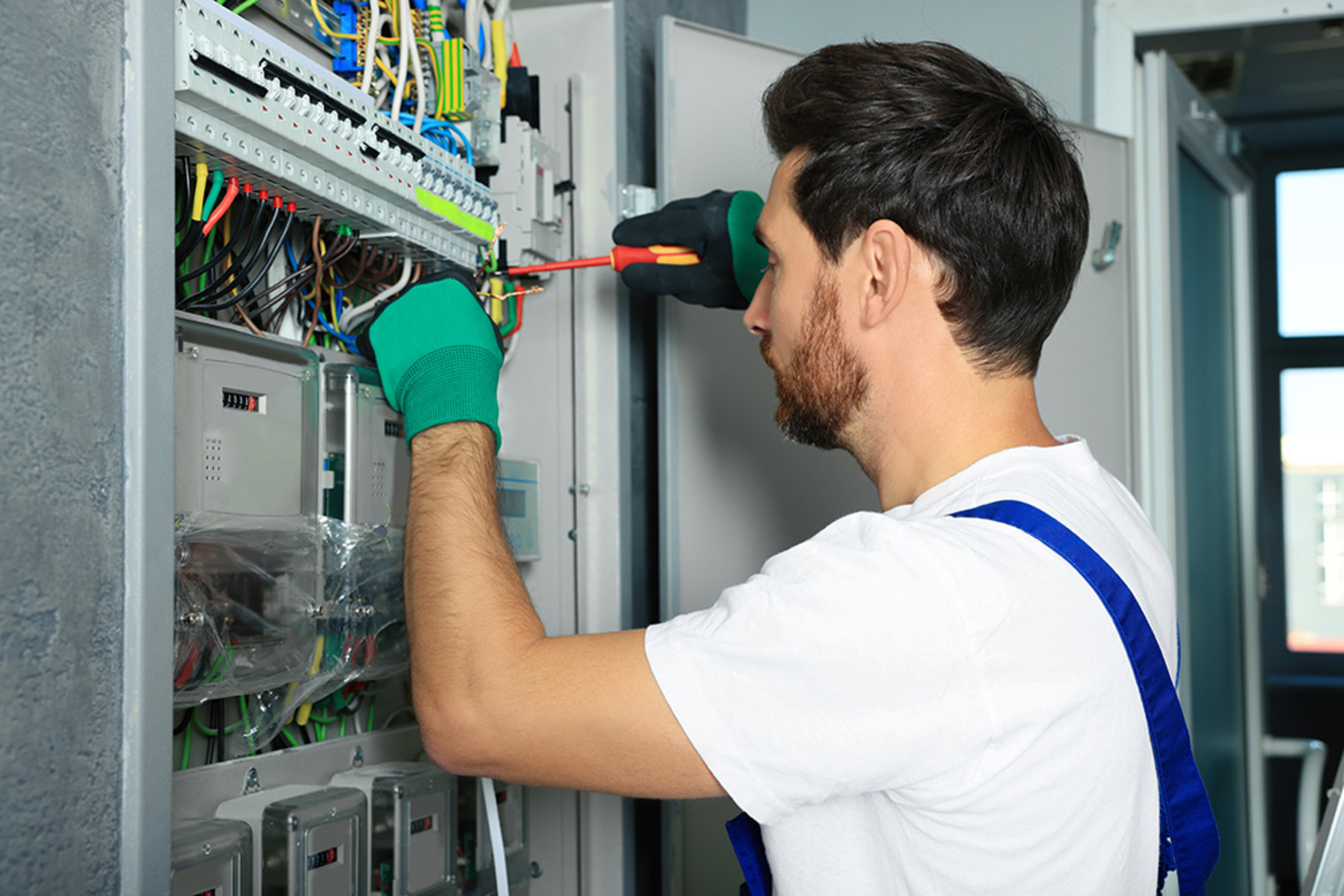Nieder­spannungs­anlagen bei EPS Elektrotechnik in Riedstadt